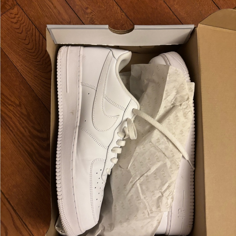 Nike Air Force 1’s Low White Size 13